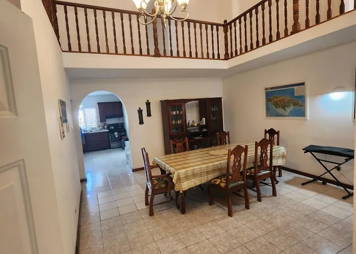 Maranatha Close Guest house *